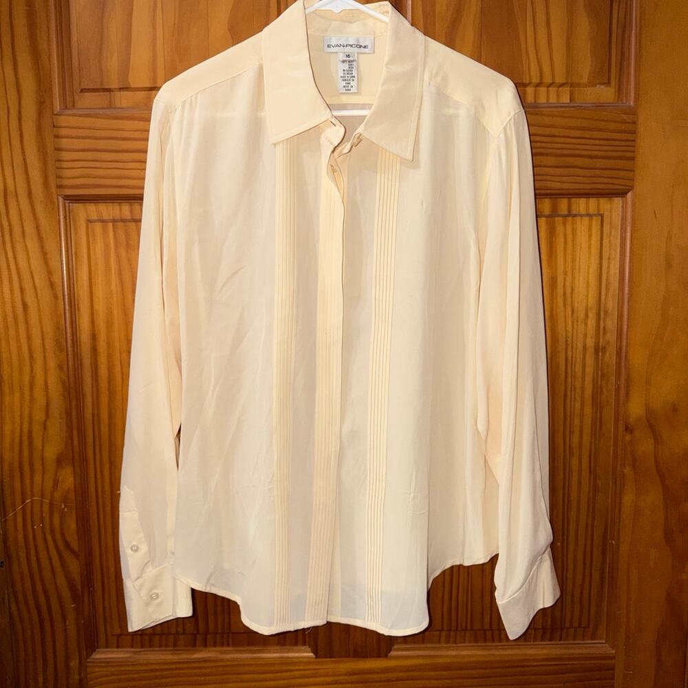 Womens Cream Evan-Picone 100% silk Button Down long sleeve top.